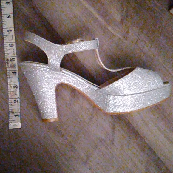 Heels - Picture 4 of 4